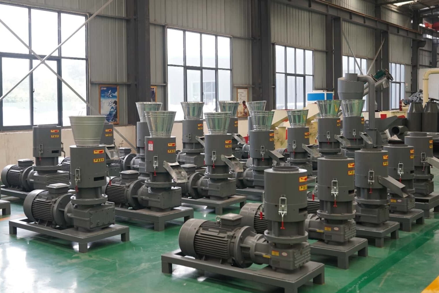 Flat die biomass pellet mill for wood pellet production