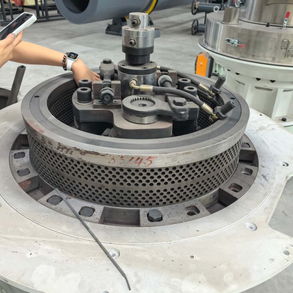 Flat‑die vs ring‑die pellet mill internal structure diagram