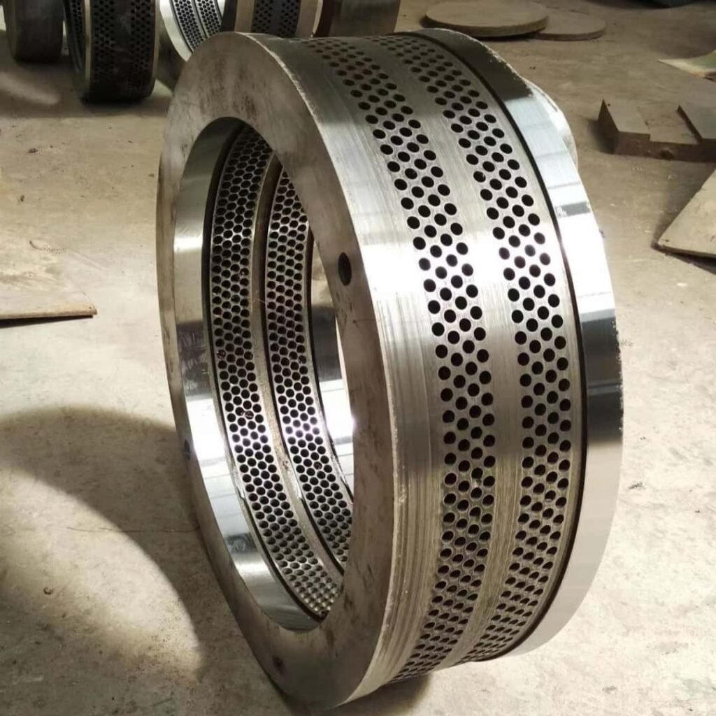 Flat die plate and ring die wearing parts comparison