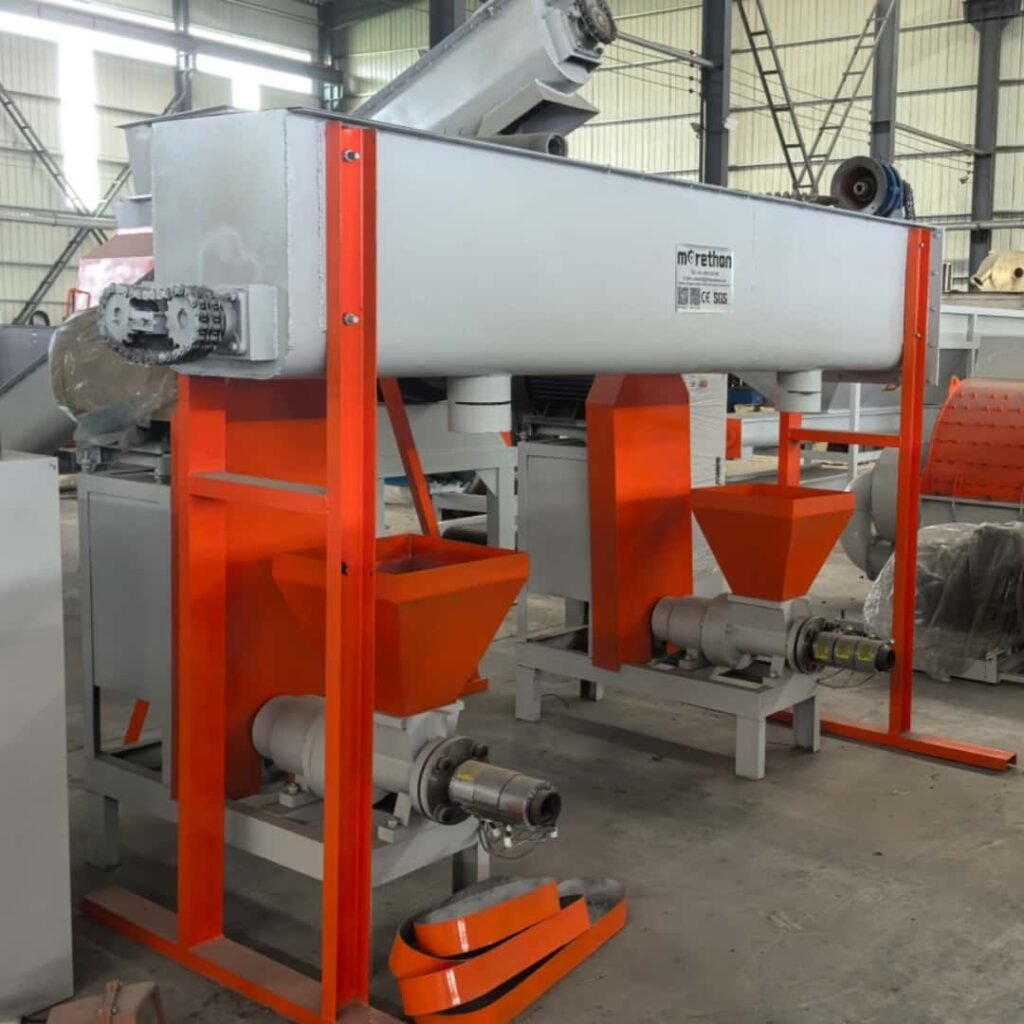 This screw briquette extruder makes hollow biomass charcoal rods from sawdust, rice husk, bamboo powder. High‑density BBQ charcoal briquette making machine for small‑medium charcoal plant.
