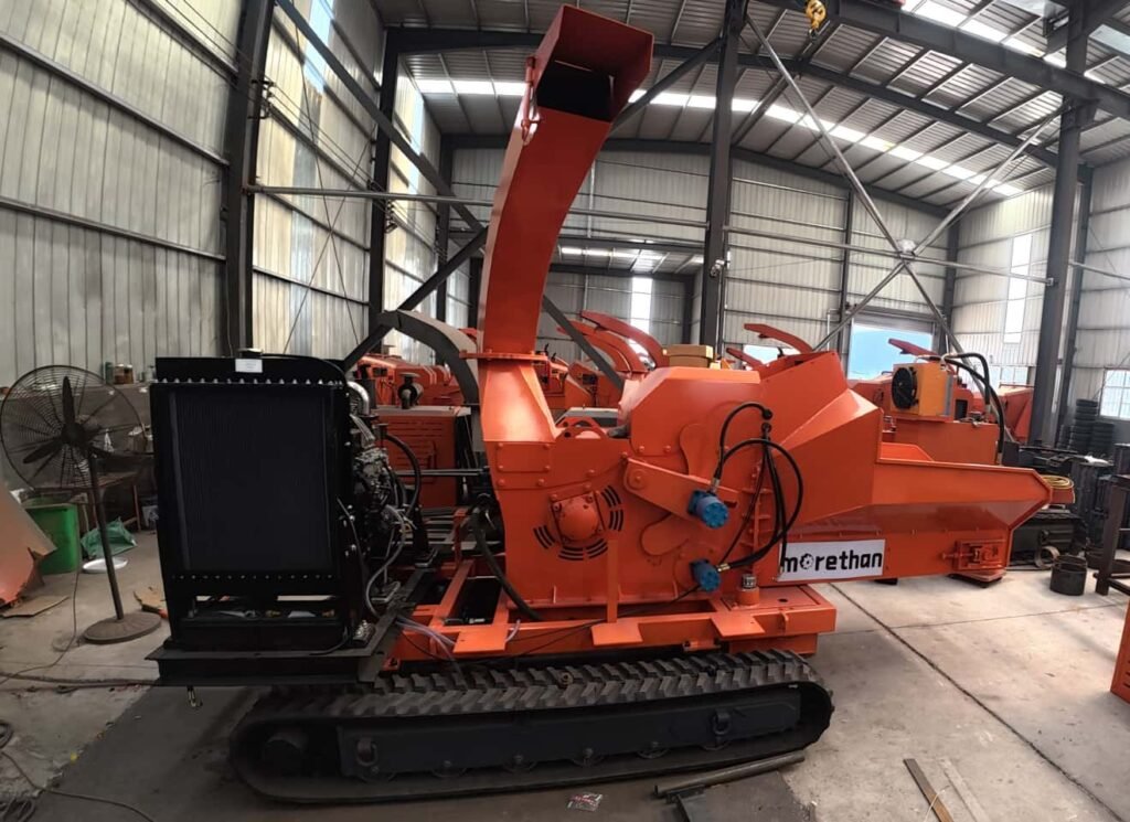 Trailer towable wood chipper and crawler self-propelled branch shredder, mobile diesel wood crushing equipment for orchard and forest waste