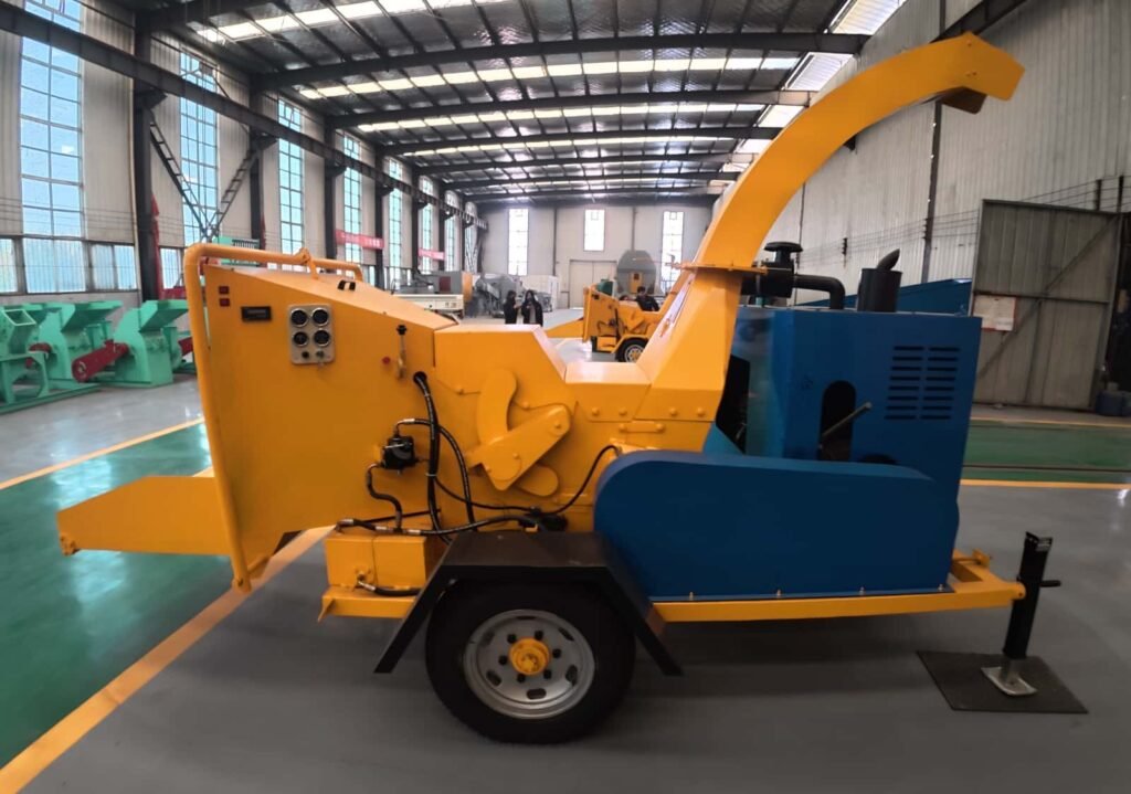 Trailer mobile wood chipper and crawler self-propelled branch shredder, portable diesel crushing equipment for forest waste