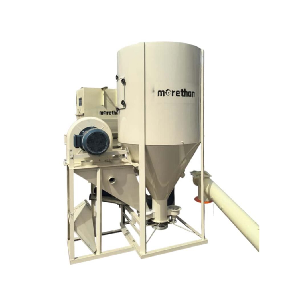 Vertical feed mixing machine for uniform blending of feed raw materials