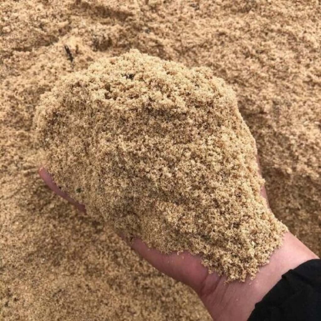 Wet sawdust raw material with high moisture for airflow dryer processing