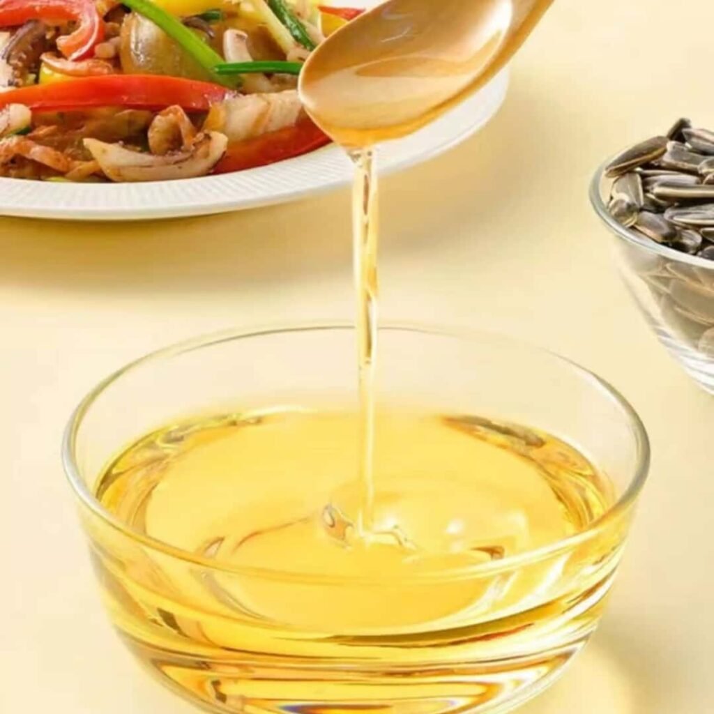 Comparison sample of cold‑pressed oil and refined edible oil color difference