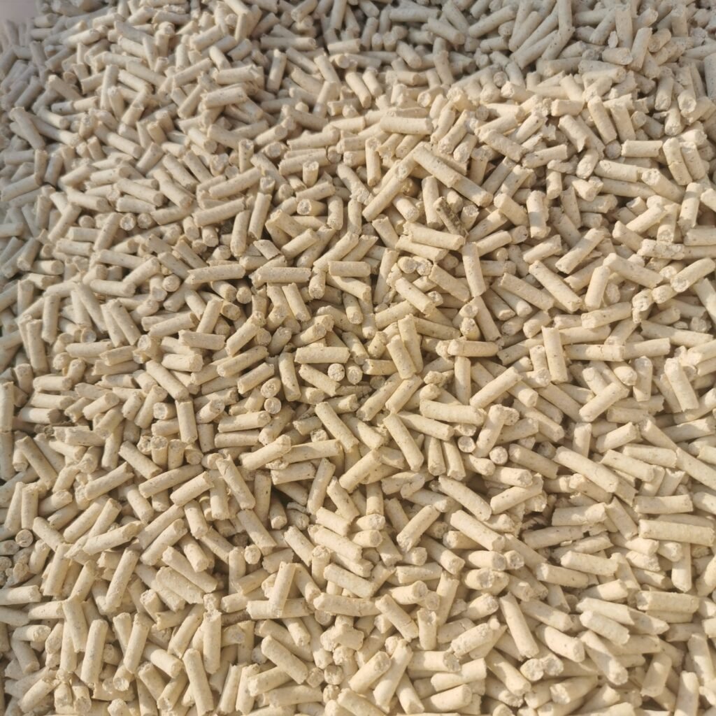 High quality cattle sheep chicken duck feed pellets made by flat die feed pellet mill