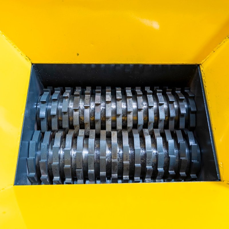 Dual shaft cutter roller of wood shredder