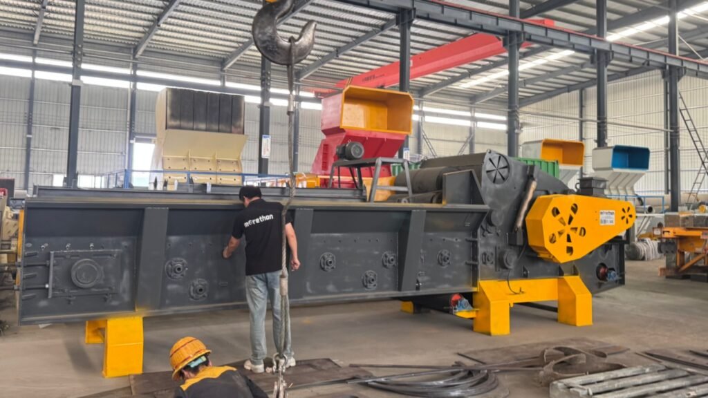 Large wood crusher machine for biomass pellet raw material making